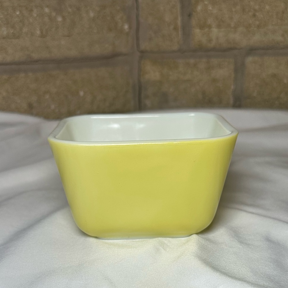 Vintage PYREX 1 1/2 cup Bowl NO LID Yellow
